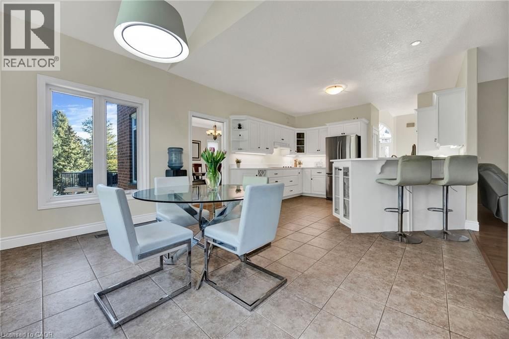 232 THE LIONS GATE Image 9