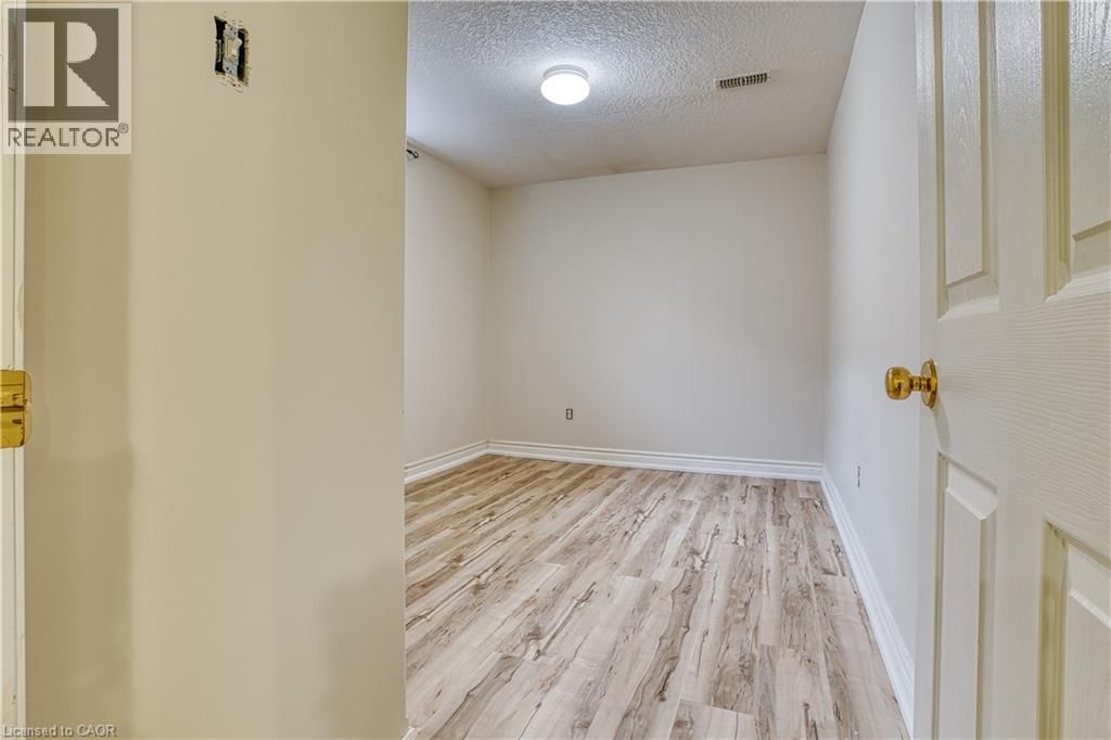 906 BAKER AVENUE SOUTH Image 16