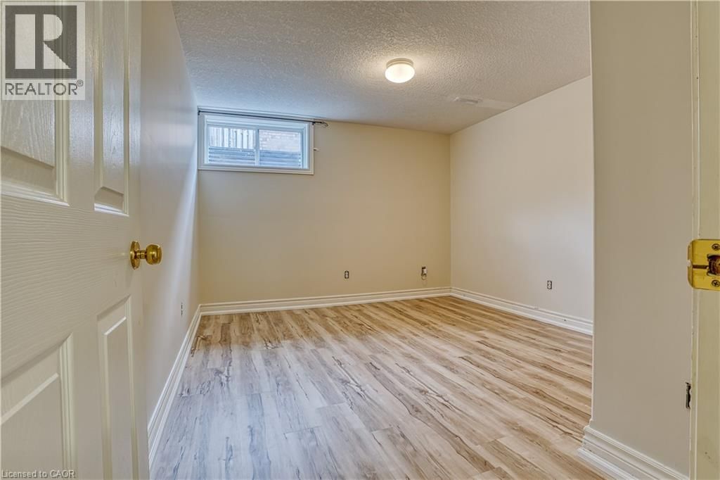 906 BAKER AVENUE SOUTH Image 18