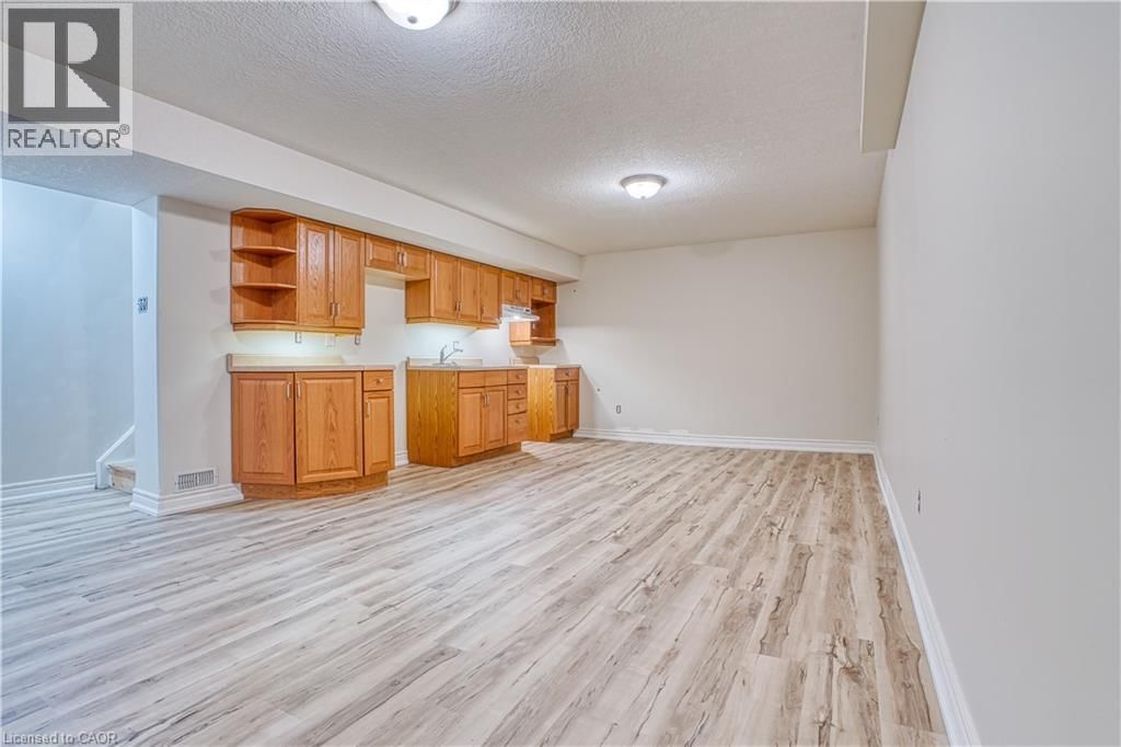 906 BAKER AVENUE SOUTH Image 21