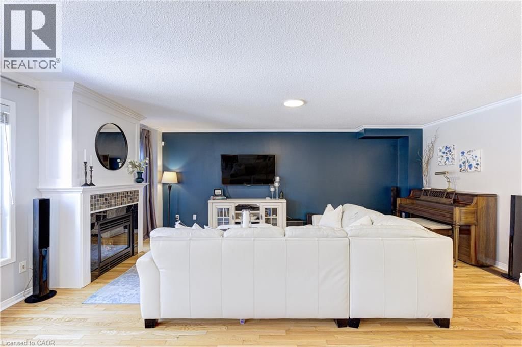 2142 MEADOWGLEN DRIVE Image 10