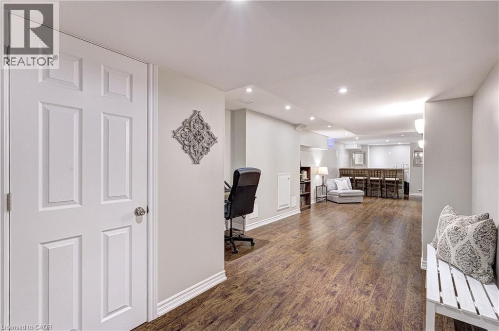 2142 MEADOWGLEN DRIVE Image 31