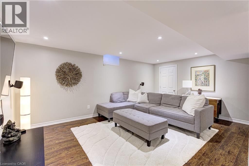 2142 MEADOWGLEN DRIVE Image 32