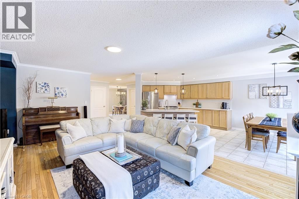 2142 MEADOWGLEN DRIVE Image 9