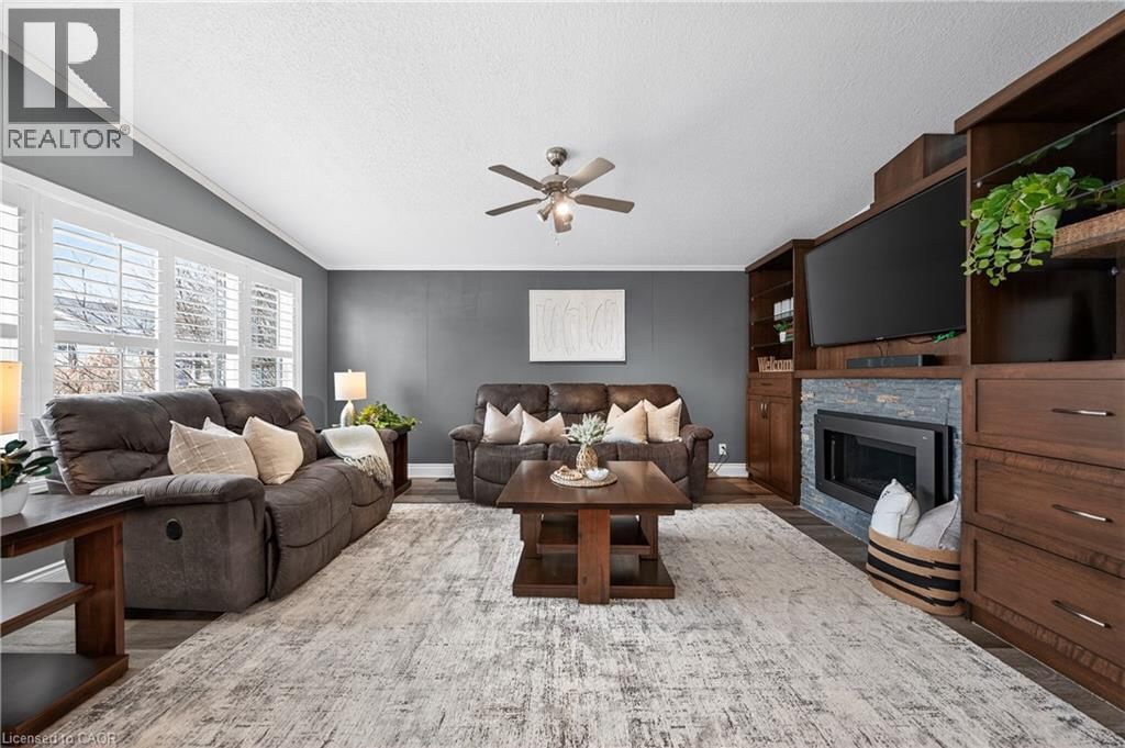 5 ELM STREET Image 13