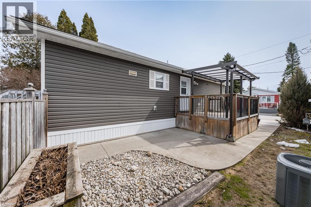 5 ELM STREET Image 23