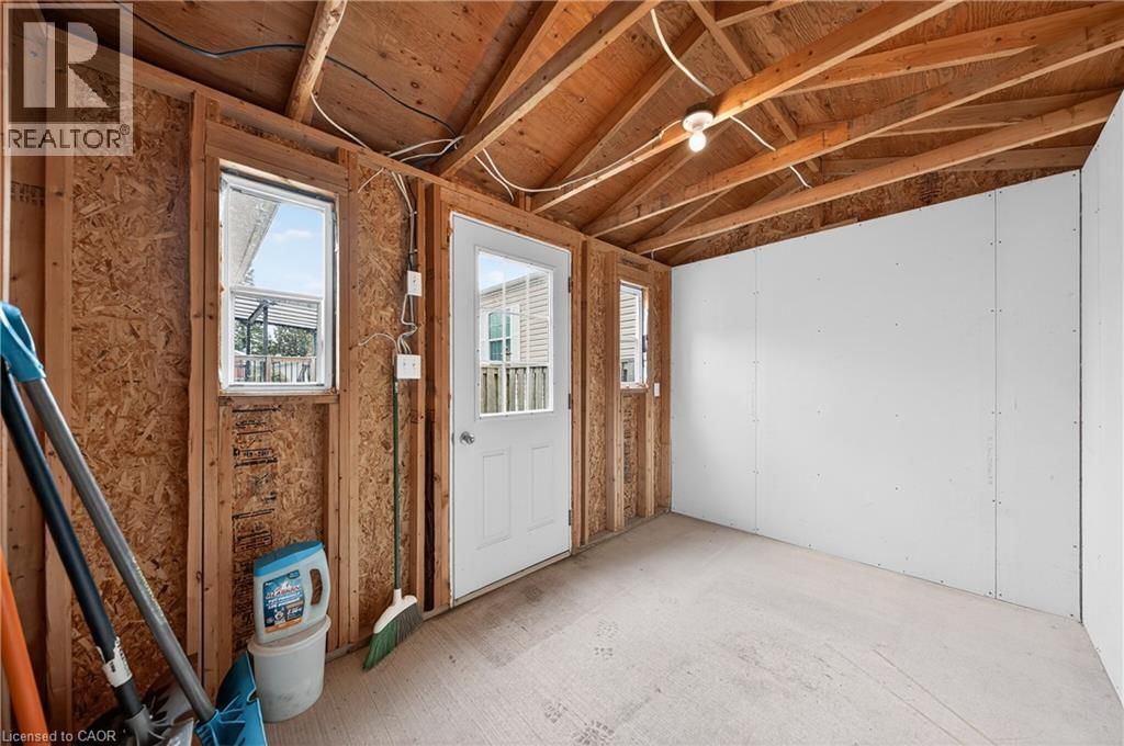 5 ELM STREET Image 25