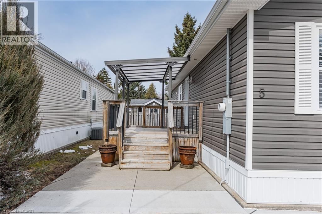 5 ELM STREET Image 3