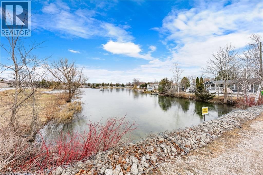 5 ELM STREET Image 33