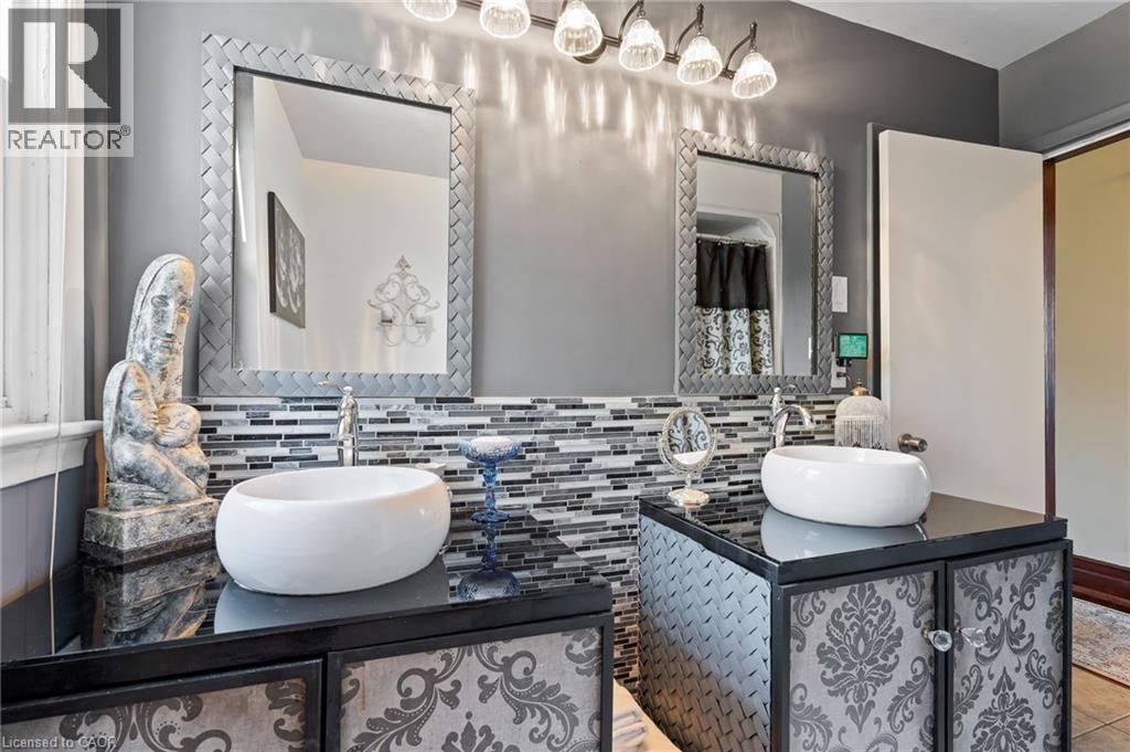 2 CARLETON STREET NORTH Image 18