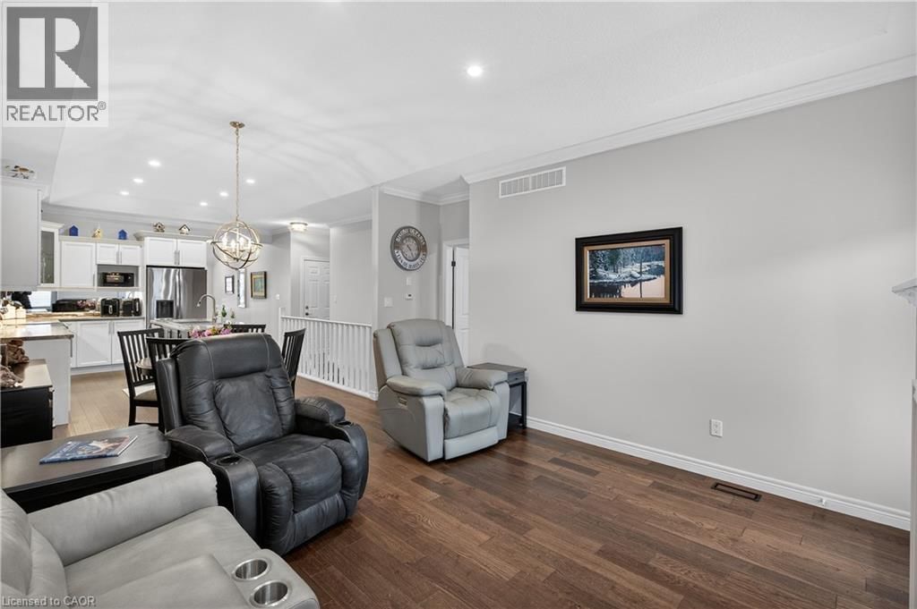 36 BANKS STREET Image 19