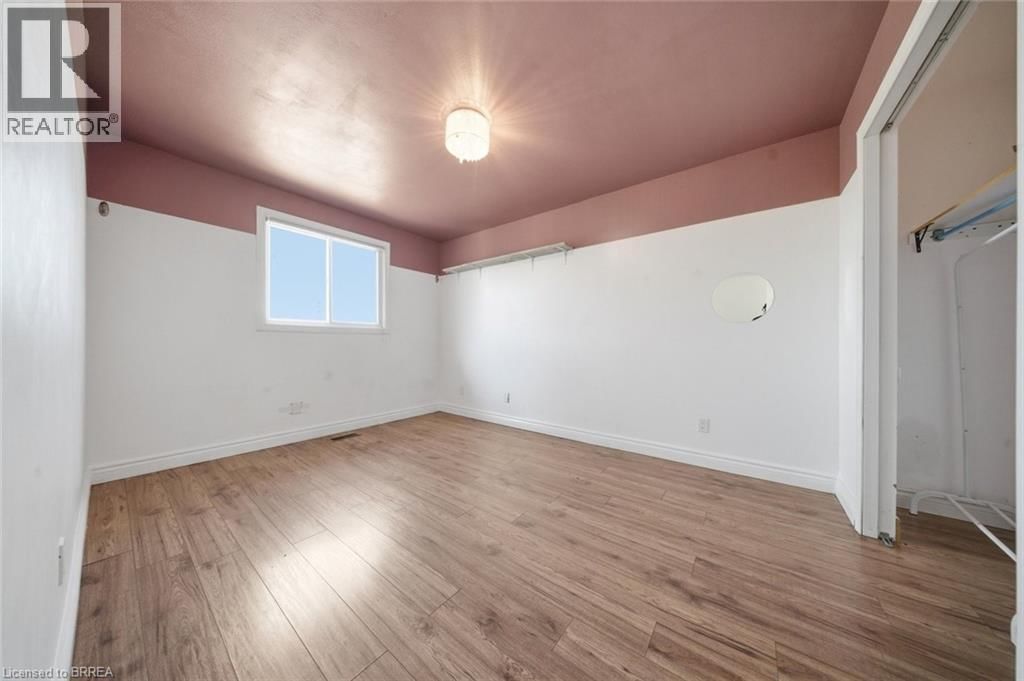 10 CLARA CRESCENT Image 18