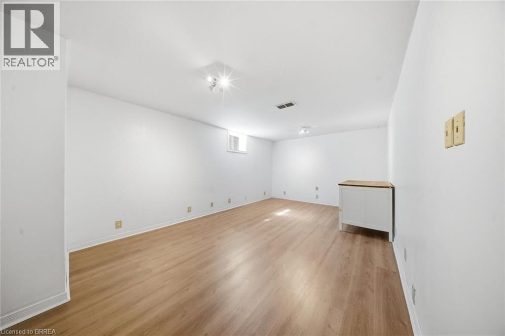 10 CLARA CRESCENT Image 24