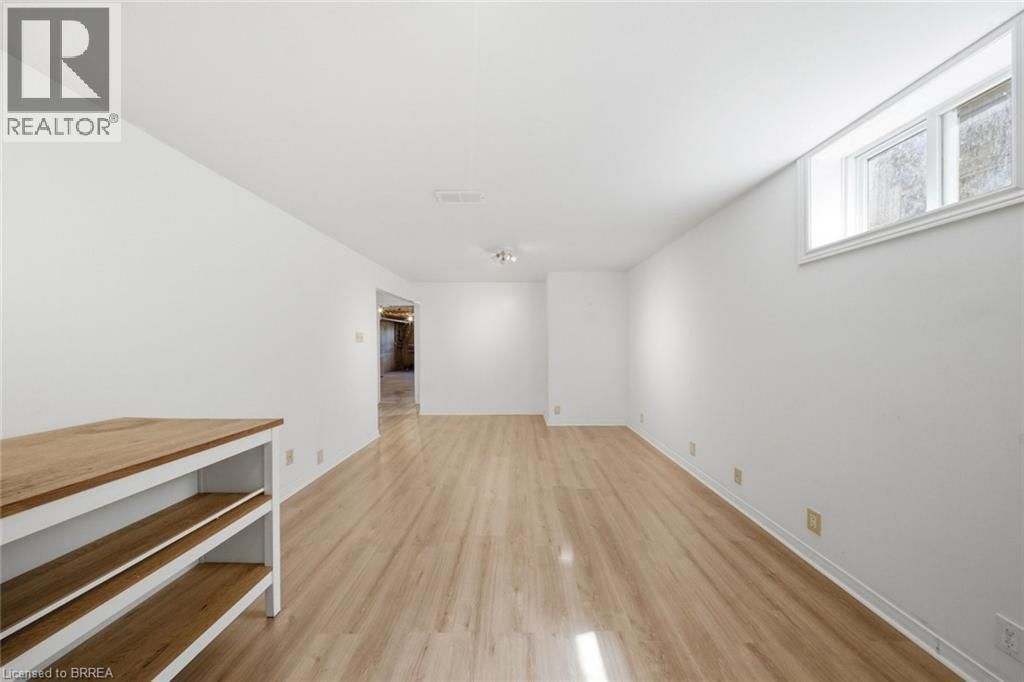 10 CLARA CRESCENT Image 25