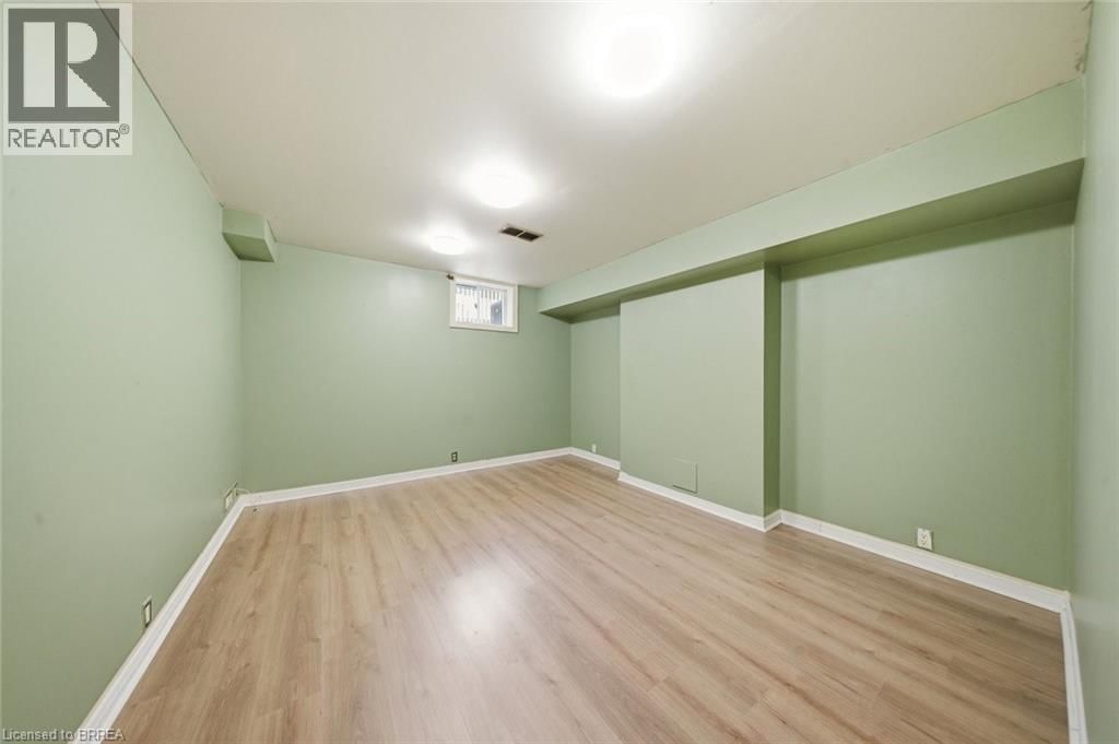 10 CLARA CRESCENT Image 26