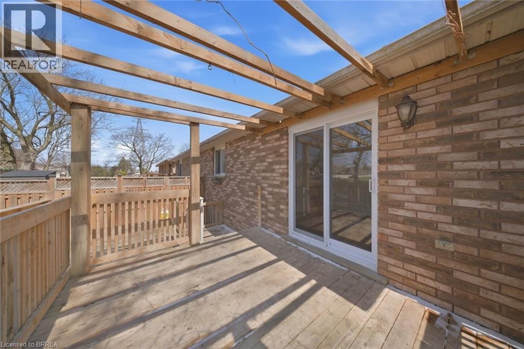 10 CLARA CRESCENT Image 32