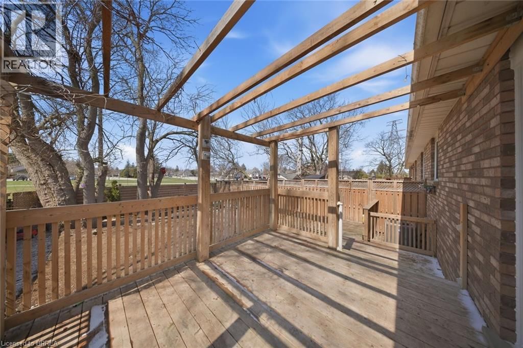 10 CLARA CRESCENT Image 33