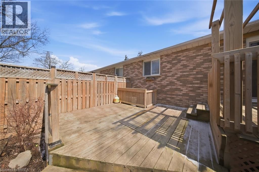 10 CLARA CRESCENT Image 35