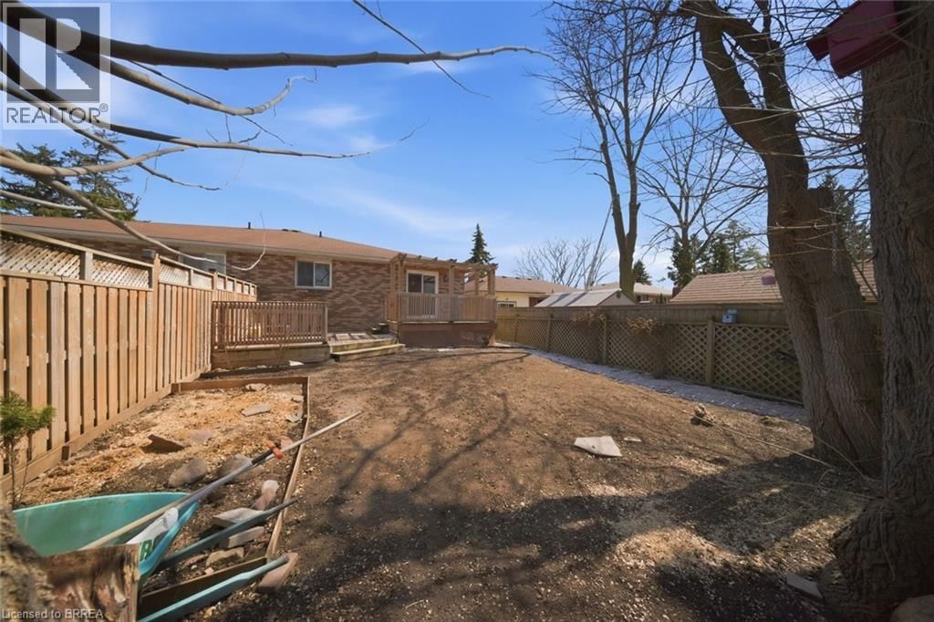 10 CLARA CRESCENT Image 36