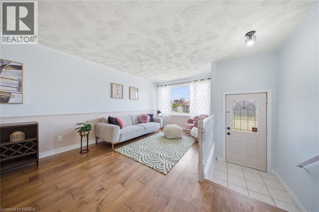 10 CLARA CRESCENT Image 6