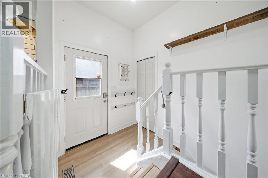 10 CLARA CRESCENT Image 7