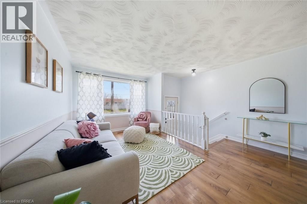 10 CLARA CRESCENT Image 8