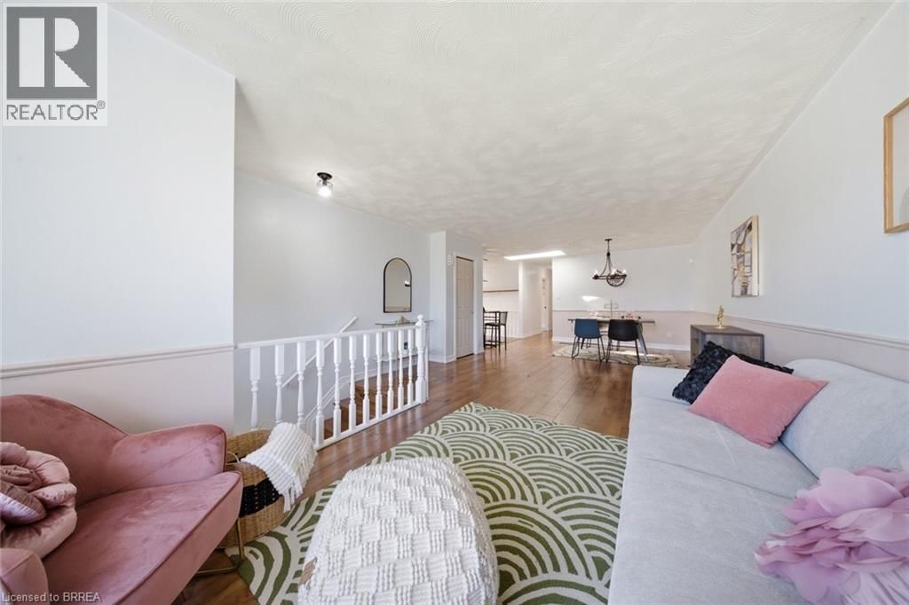 10 CLARA CRESCENT Image 9