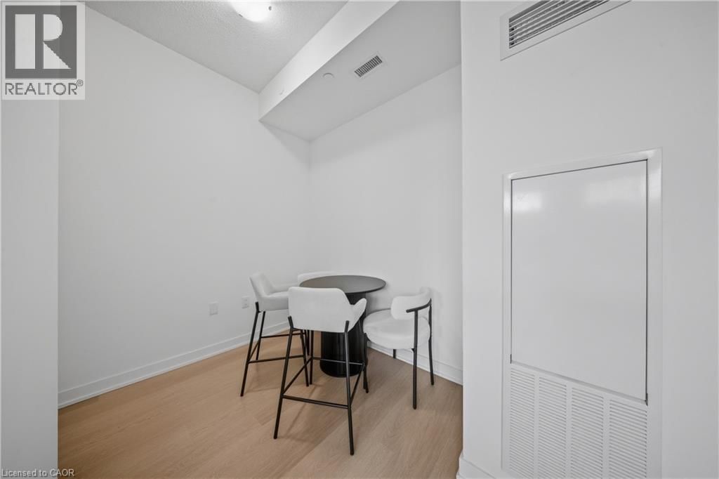 209 - 859 THE QUEENSWAY Image 17