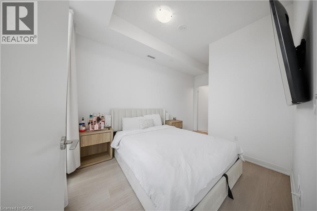 209 - 859 THE QUEENSWAY Image 21