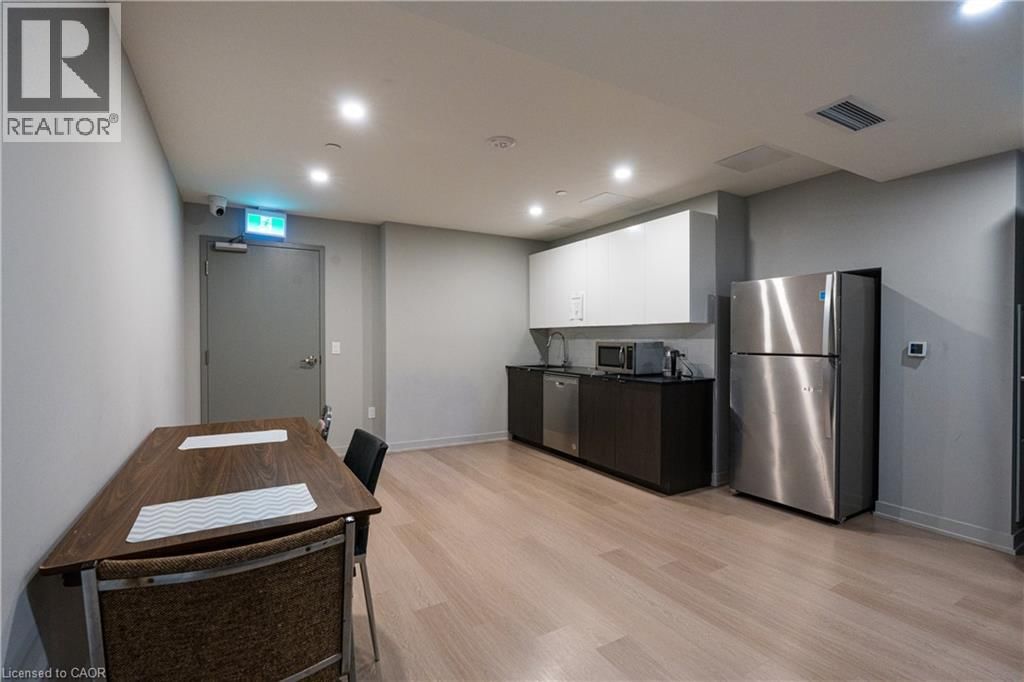 209 - 859 THE QUEENSWAY Image 40