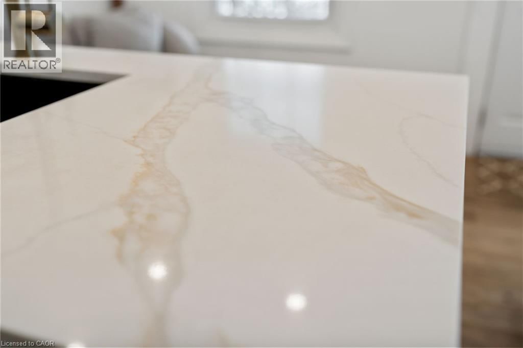 67 GLENDALE AVENUE NORTH Image 22