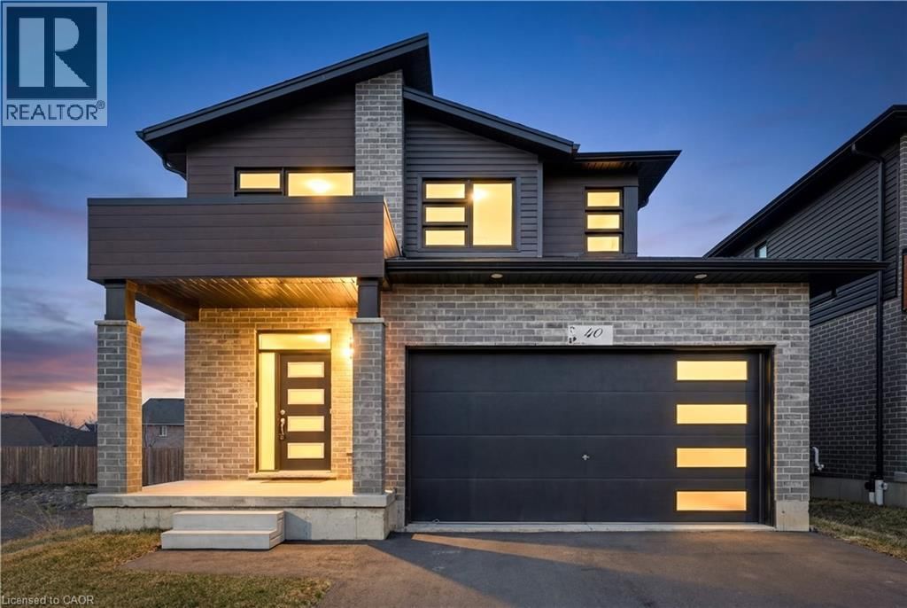 40 MOON CRESCENT Image 1