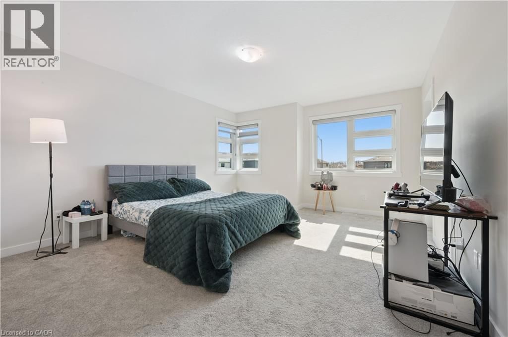 40 MOON CRESCENT Image 20