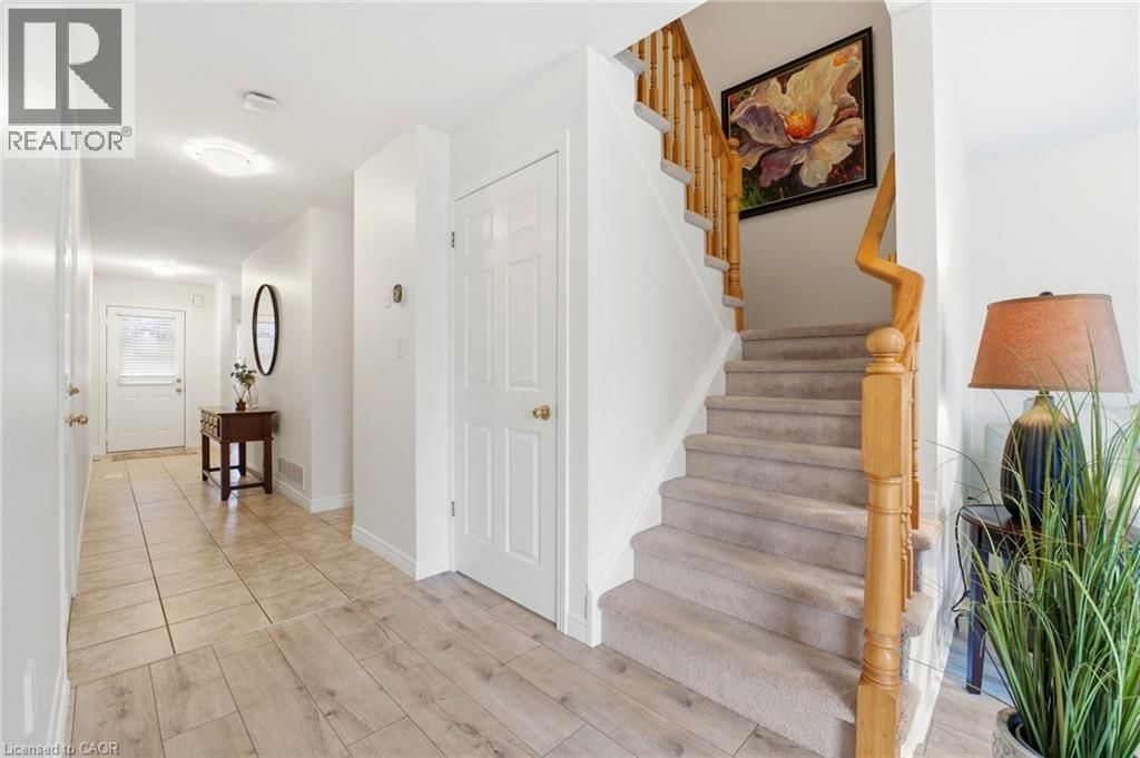 34 PORCHLIGHT DRIVE Image 5