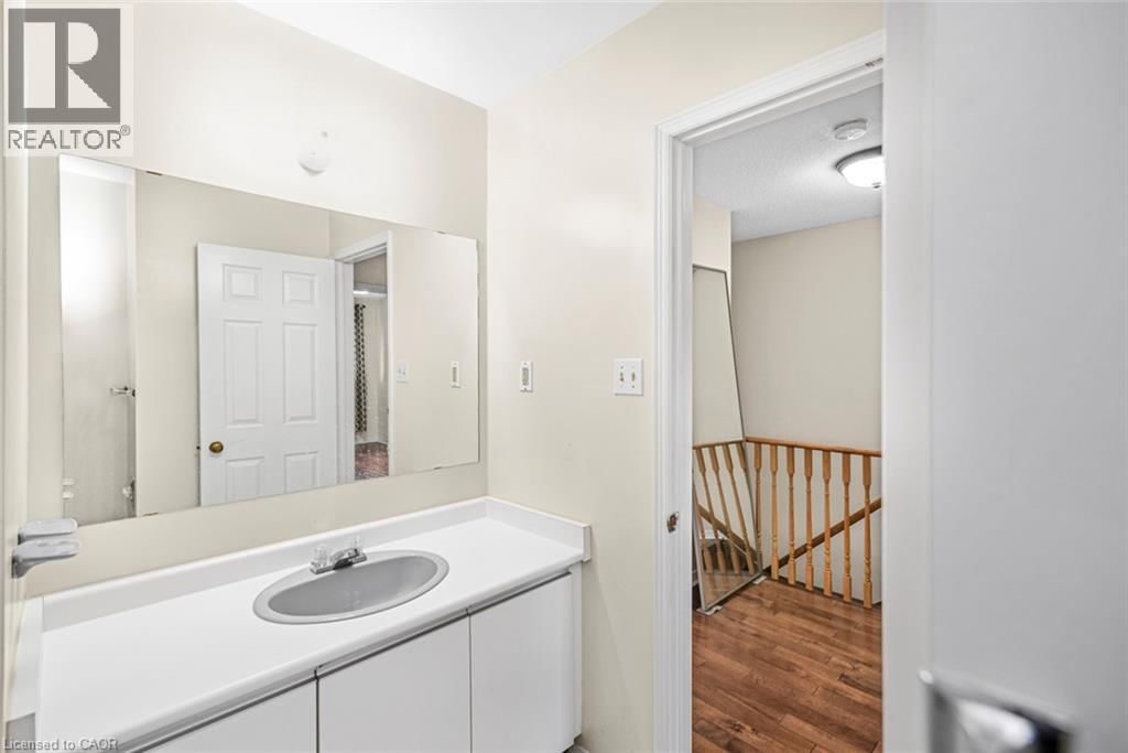 52 - 391 STONE CHURCH ROAD EAST Image 32