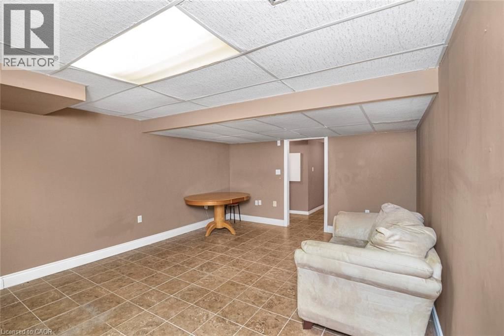 52 - 391 STONE CHURCH ROAD EAST Image 35