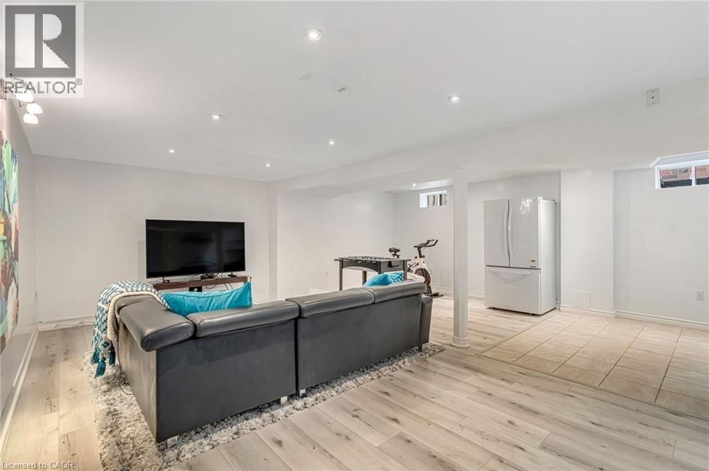 2264 HIGHCROFT ROAD Image 39