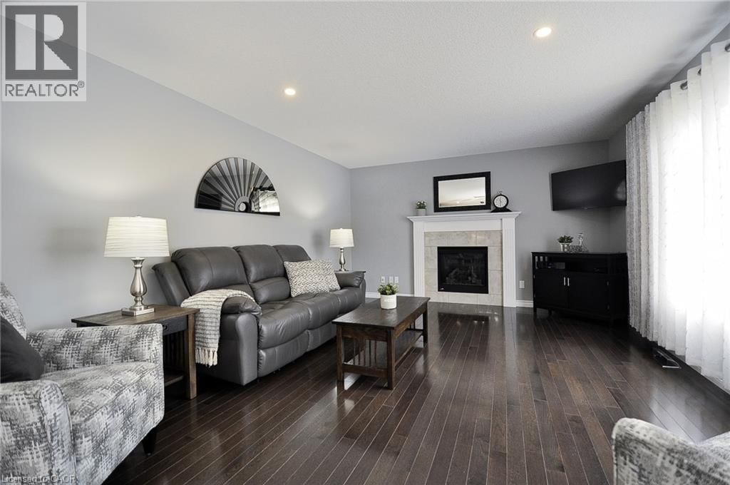 82 CURTIS STREET Image 16