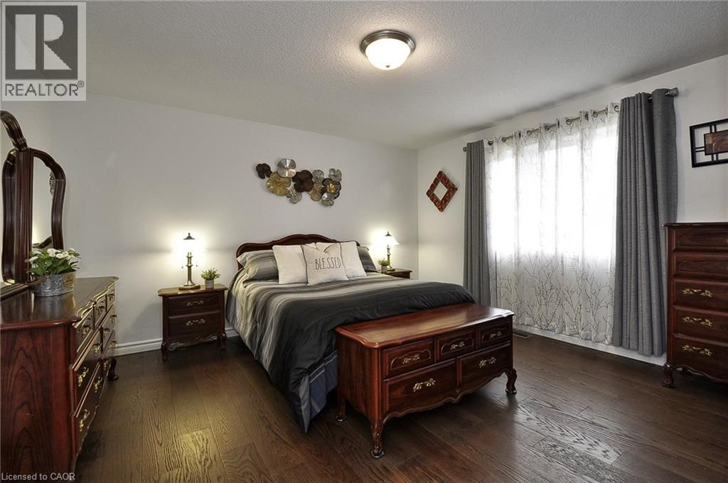 82 CURTIS STREET Image 23