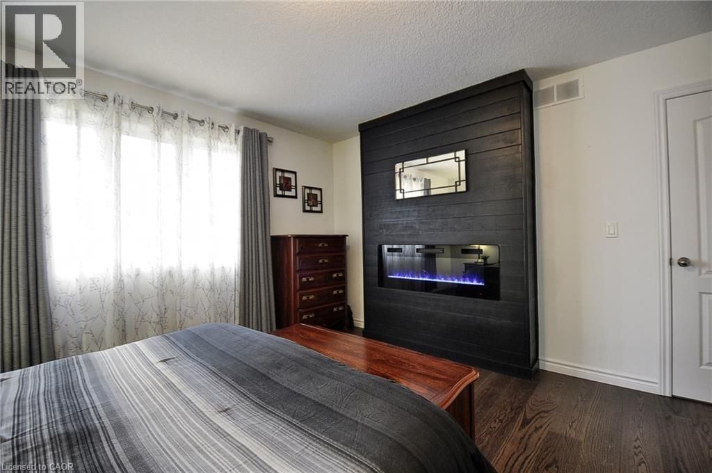 82 CURTIS STREET Image 24