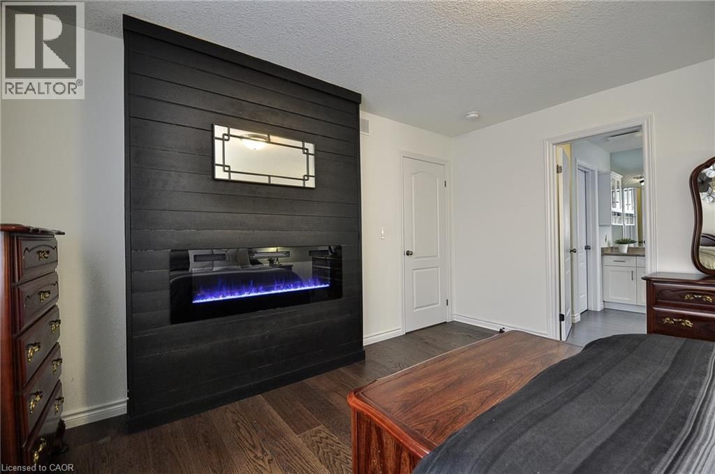 82 CURTIS STREET Image 25