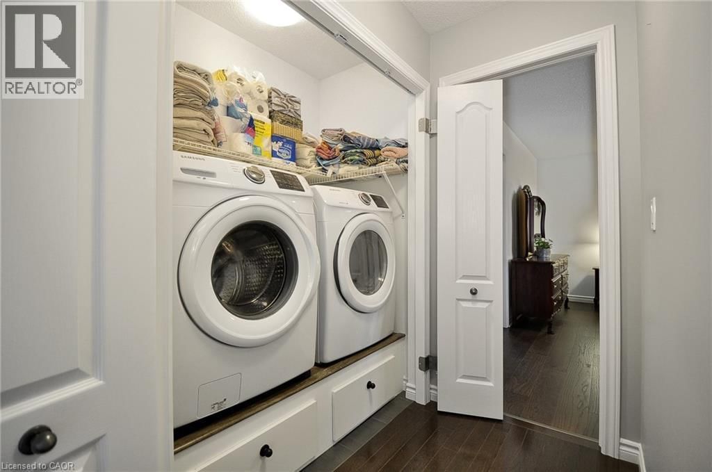 82 CURTIS STREET Image 32