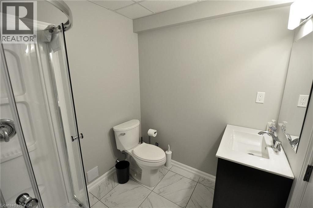 82 CURTIS STREET Image 37