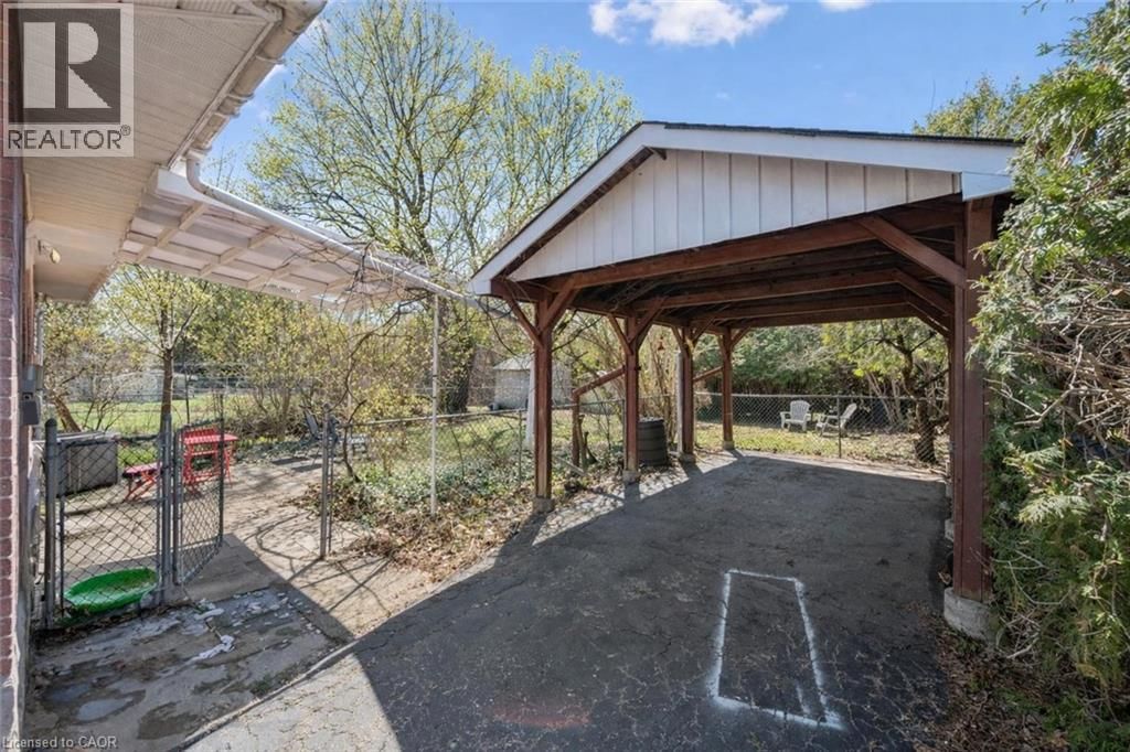 58 VANCOUVER DRIVE Image 12