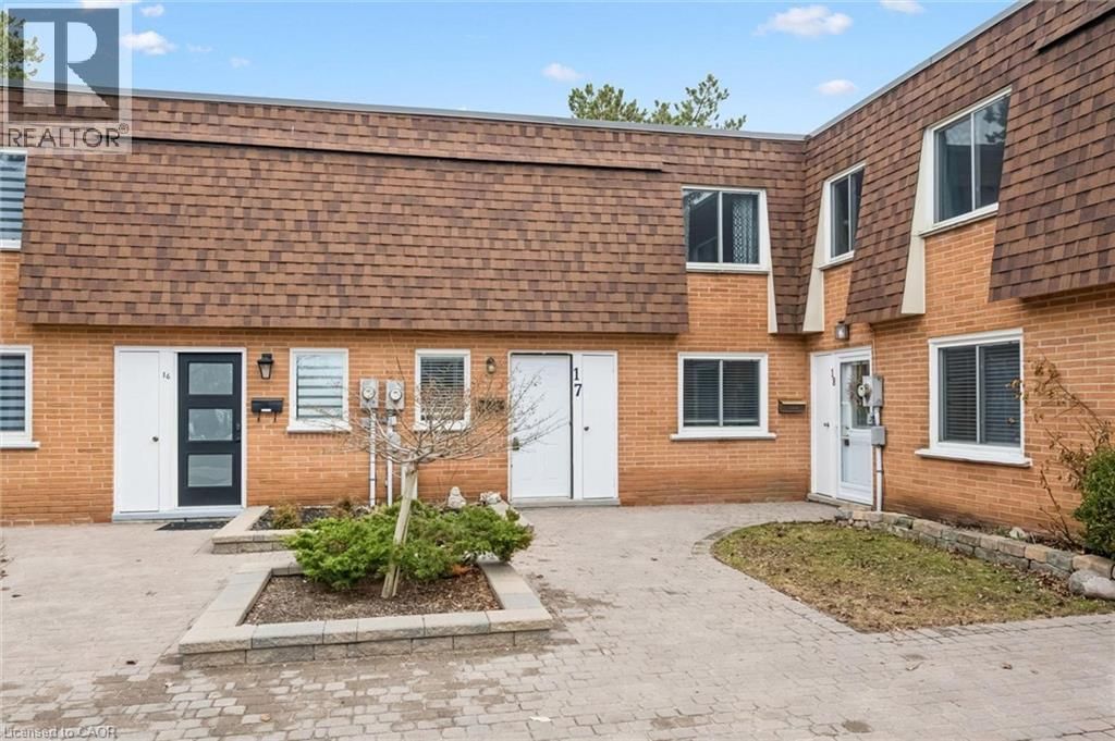 17 - 120 COUNTRY CLUB DRIVE Image 1