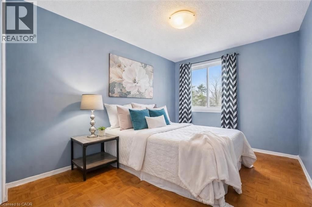 17 - 120 COUNTRY CLUB DRIVE Image 11