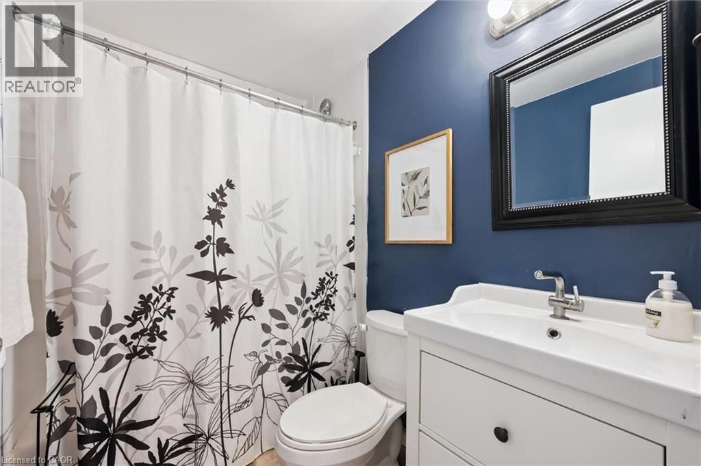 17 - 120 COUNTRY CLUB DRIVE Image 12