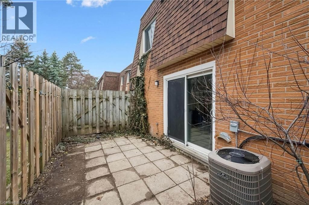 17 - 120 COUNTRY CLUB DRIVE Image 13