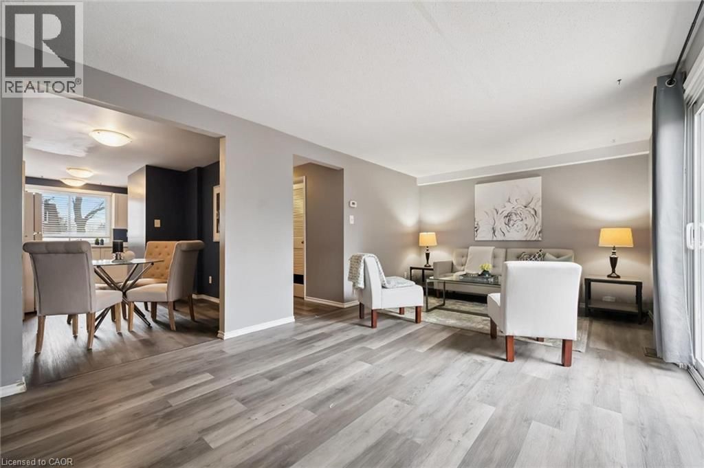 17 - 120 COUNTRY CLUB DRIVE Image 4