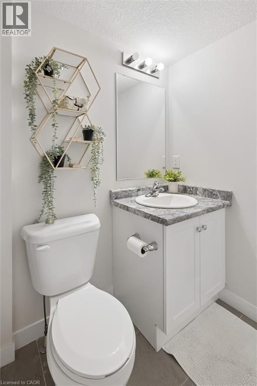 F - 150 ROCHEFORT STREET Image 15